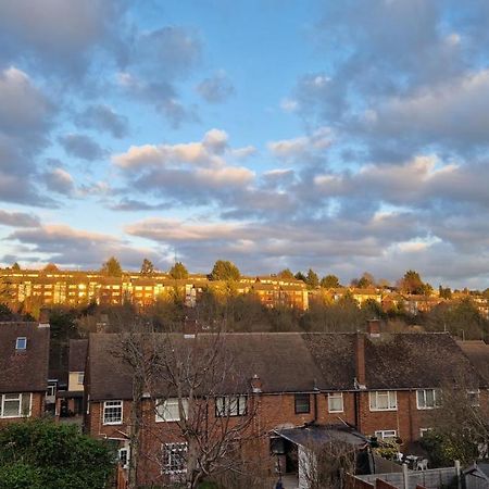 Appartamento 5Min Drive To Luton Airport, 2 Train Stations & Motorway - Free Parking - Late Check Out 11Am - Quiet & Peaceful Location With A Relaxing Garden - Only 25Min Drive To North London - Free Wifi Esterno foto